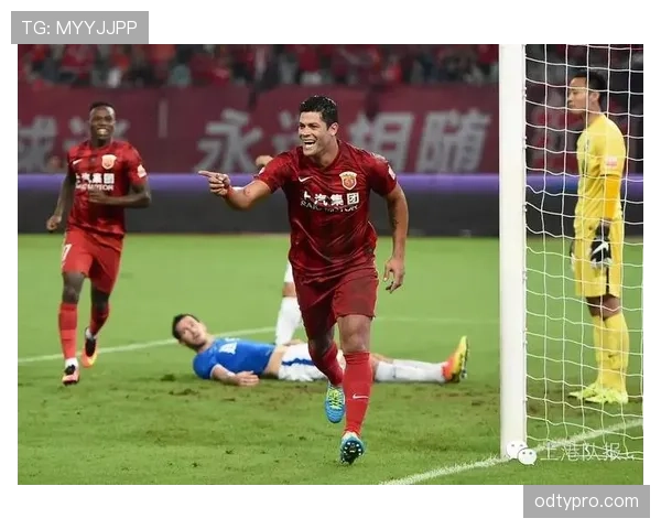 胡尔克高频射门如何撕开防线?关键战进攻活跃背后的锋线核心作用解析 胡尔克高频射门如何撕开防线?关键战进攻活跃背后的锋线核心作用解析